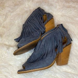 Dolce by Mojo Moxy Gray Suede Fringe Peeptoe Ankle Booties Size 6